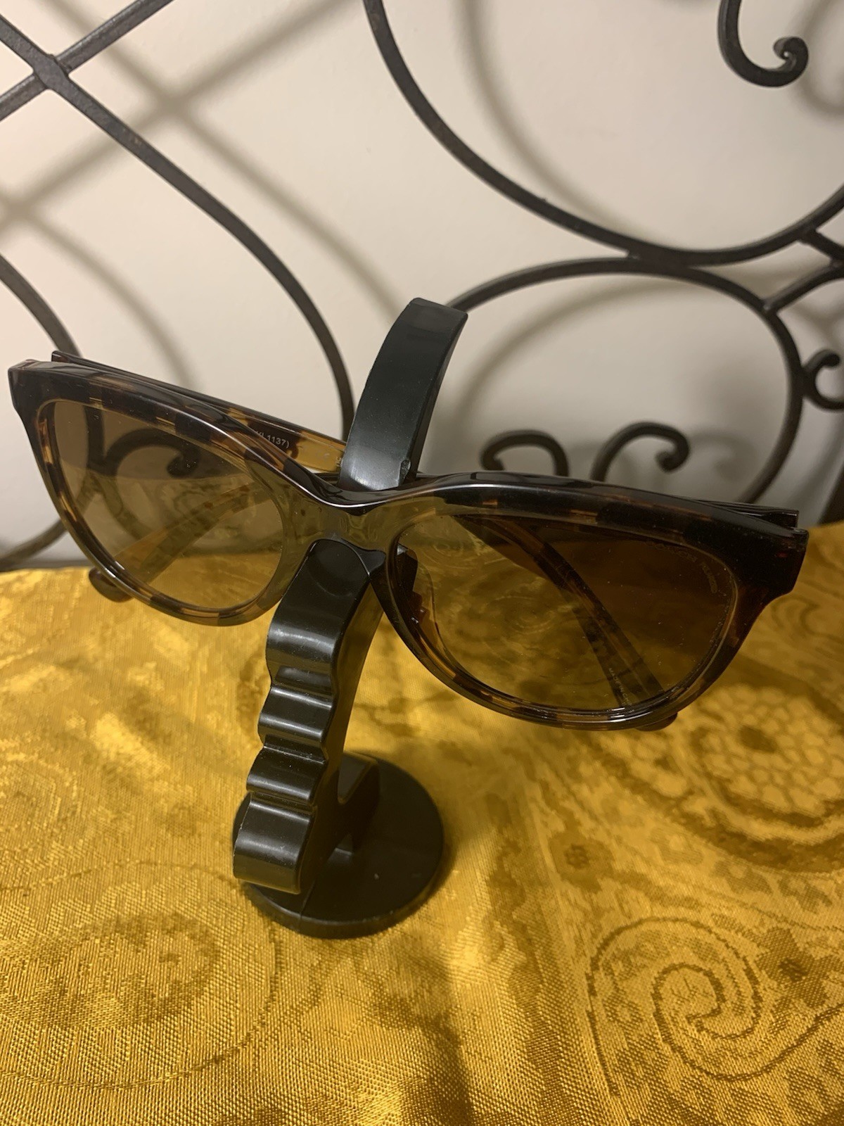COACH HC 8285U Women’s Cat Eye Polarized UV400 Tortoise Brown Sunglasses