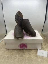 Women’s NOT RATED Jasper Tan Bootie’s Sz 7.5 Zipper Size With Open Side