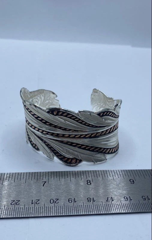 Montana Silversmith Silver-Tone "Wind Dancer" Pierce Feather Cuff Bracelet 64.9g - Image 4 of 4