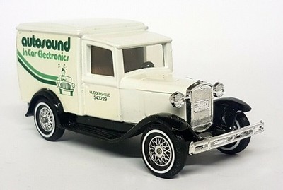 Yesteryear Y-22 Code 3 1930 Ford Model A Autosound weiß umgebautes Modell Van
