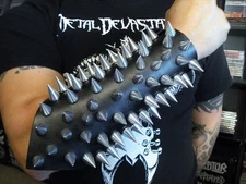 TSJUDER..   LEATHER SPIKED GAUNTLET BULLDOG SPIKES . BLACK METAL (MDLG0187)