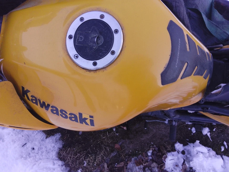 Kawasaki Zr7s 750 2001 2004 tanque de gasolina usado Foto 3 de 4