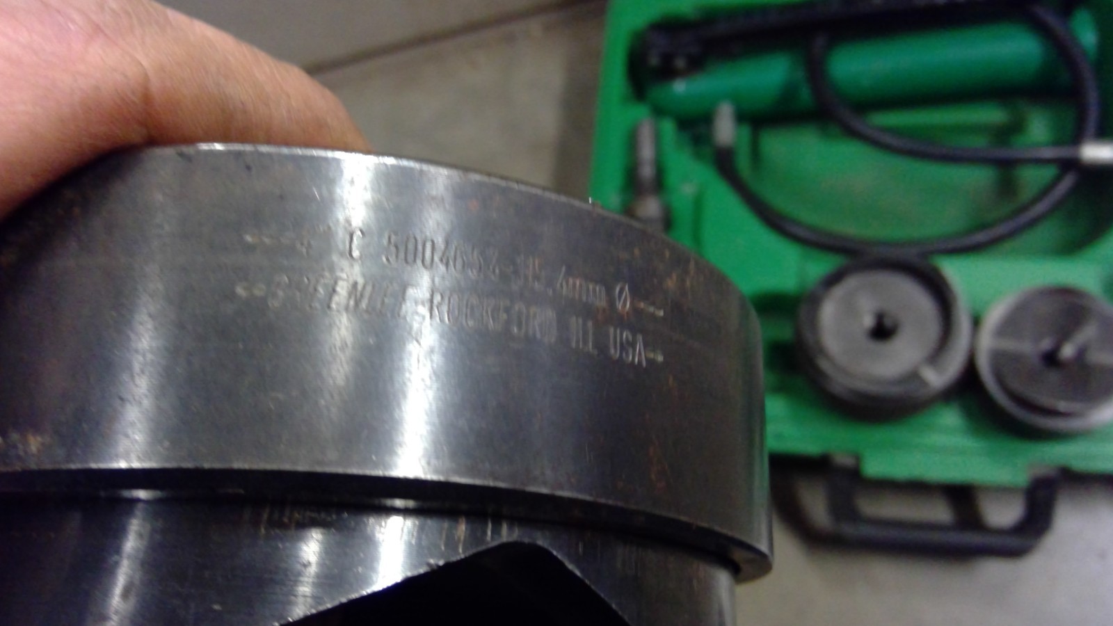 Greenlee 767 Hydraulic hand pump w Ram 746 & 4", 3", and 2 1/2" Knockouts case