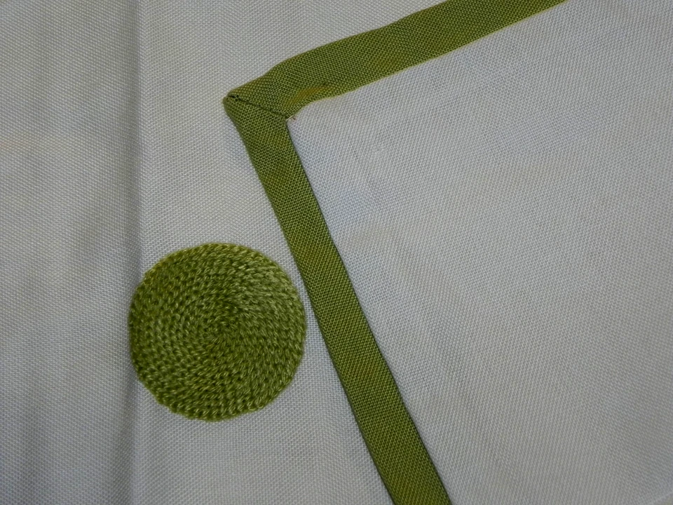 JUEGO DE 2 FUNDAS DE ALMOHADA VERDE BLANCO ROTO LUNARES BORDADOS GRANERO CERÁMICA CREWEL Foto 2 de 4