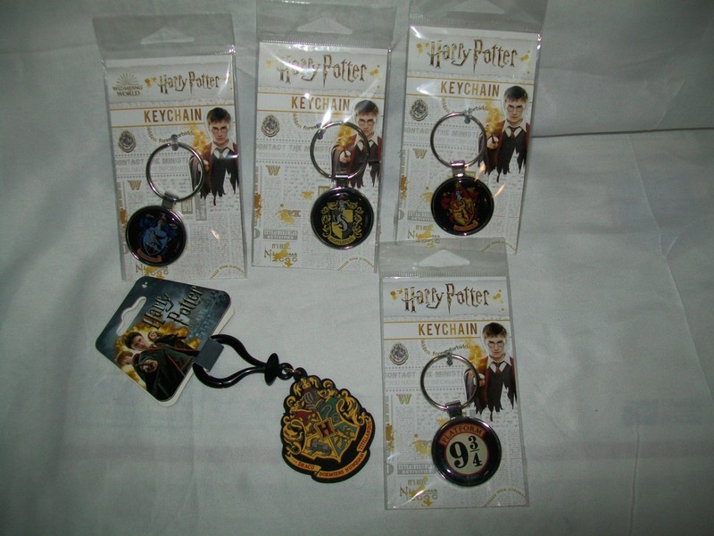 BRAND NEW LOT OF 5 HARRY POTTER KEYCHAINS
