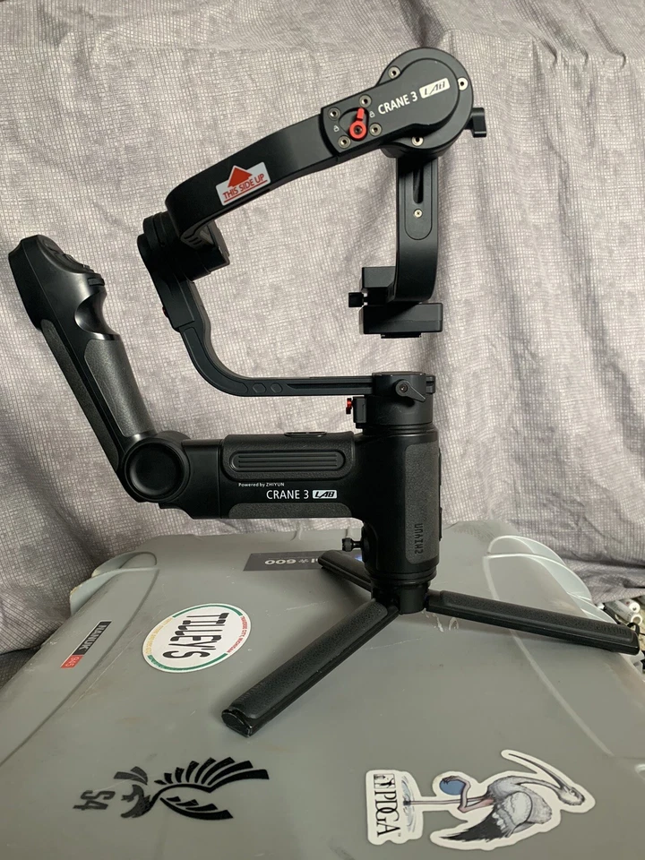 Cardán de 3 ejes Zhiyun CRANE 3 LAB con paquete maestro accesorios Foto 2 de 4