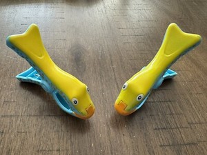 2 Vintage Betterthings 2003 Parrot Beach Towel Clip Chair Towel Holder EUC