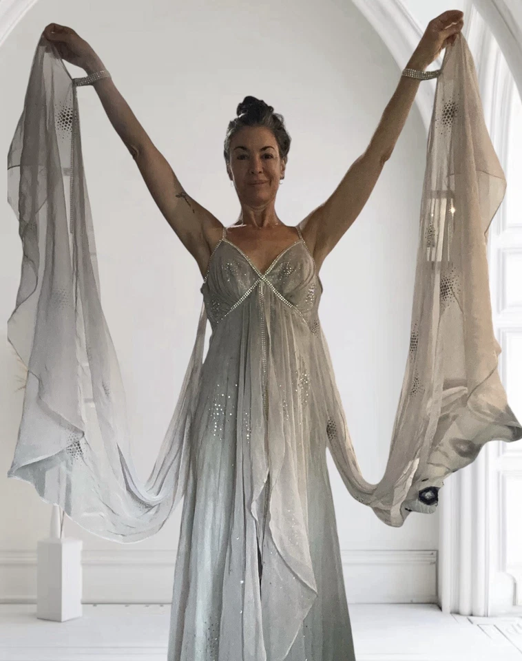 Maxi Vestido Disfraz Ángel Plateado Talla 4 Cuello en V Fluido Halloween Evento Diosa Bruja Foto 2 de 4