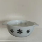 Vintage JAJ Pyrex Snowflake Gaiety Mini Casserole Dish in Excellent Condition