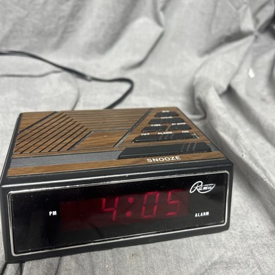 VTG Ramu Alarm Clock W/Snooze Plug-in With Battery Backup Woodgrain-look 