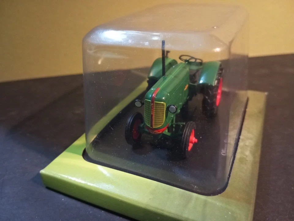 Modellino Die cast Trattore Hachette Oliver Standard 70 1947 1/43 (TAT03) - Immagine 2 di 3