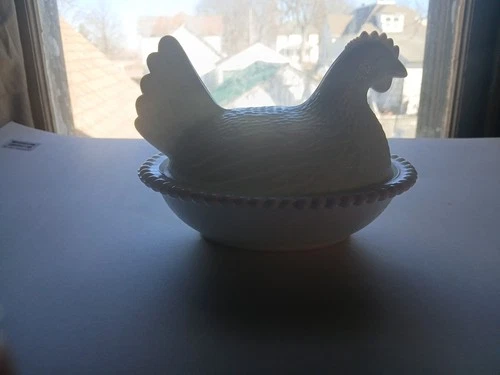 Vintage White Milk Glass Chicken Hen Nesting Candy Lidded Dish Trinket Bowl