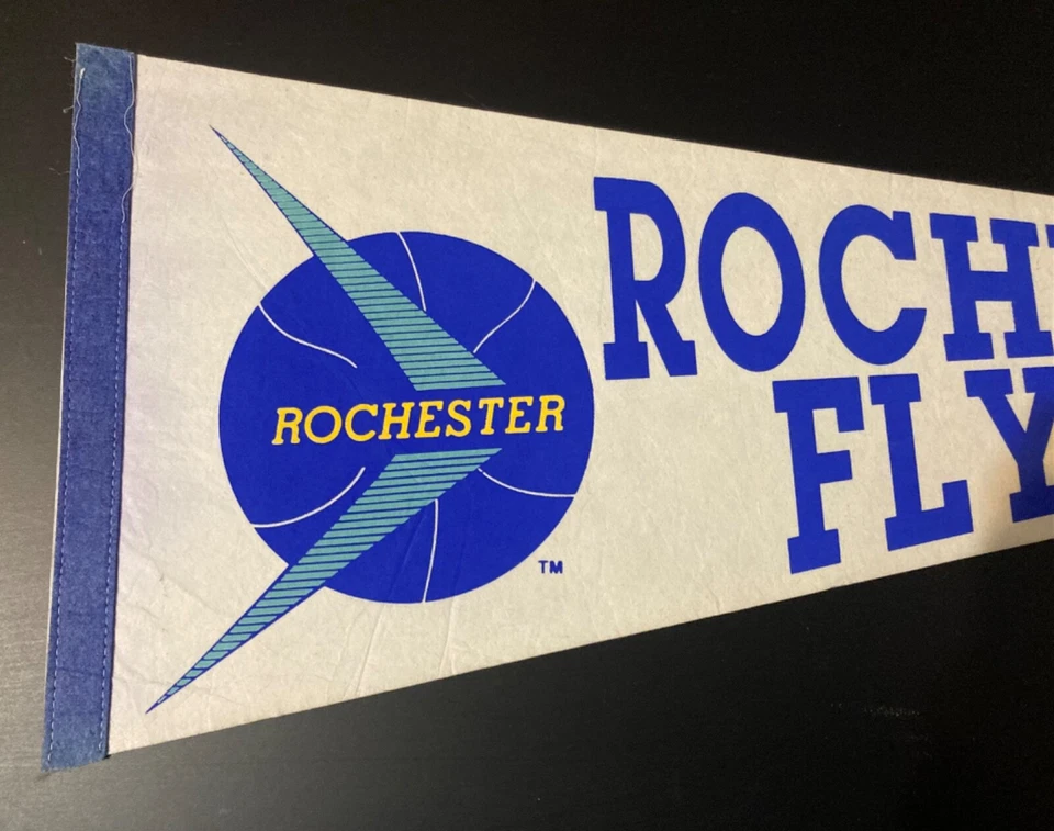 Винтажный баскетбольный полноразмерный вымпел Rochester Flyers — редкий! - Изображение 2 из 4