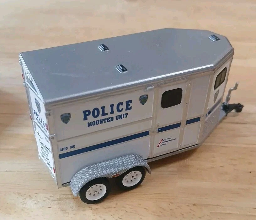 Greenlight 1:64 Hitch & Tow Die-Cast 2014 Ram 1500 Horse Trailer NYPD Police - Image 3 of 4