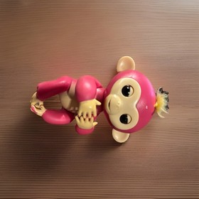 &ldquo;Bella&rdquo; WowWee Fingerlings interactive baby monkey robot toy