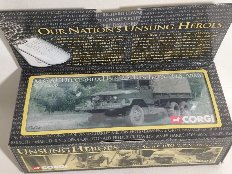 Corgi 1:50 M35 A1 Deuce and a Half 2.5 Ton Cargo Truck U.S. USMC Vietnam Scale - Image 3 of 4