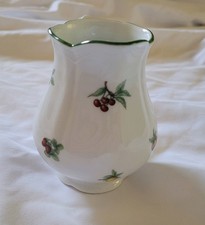 Richard Ginor - Eden pattern of little fruits. Italian Fruit design from 1750.