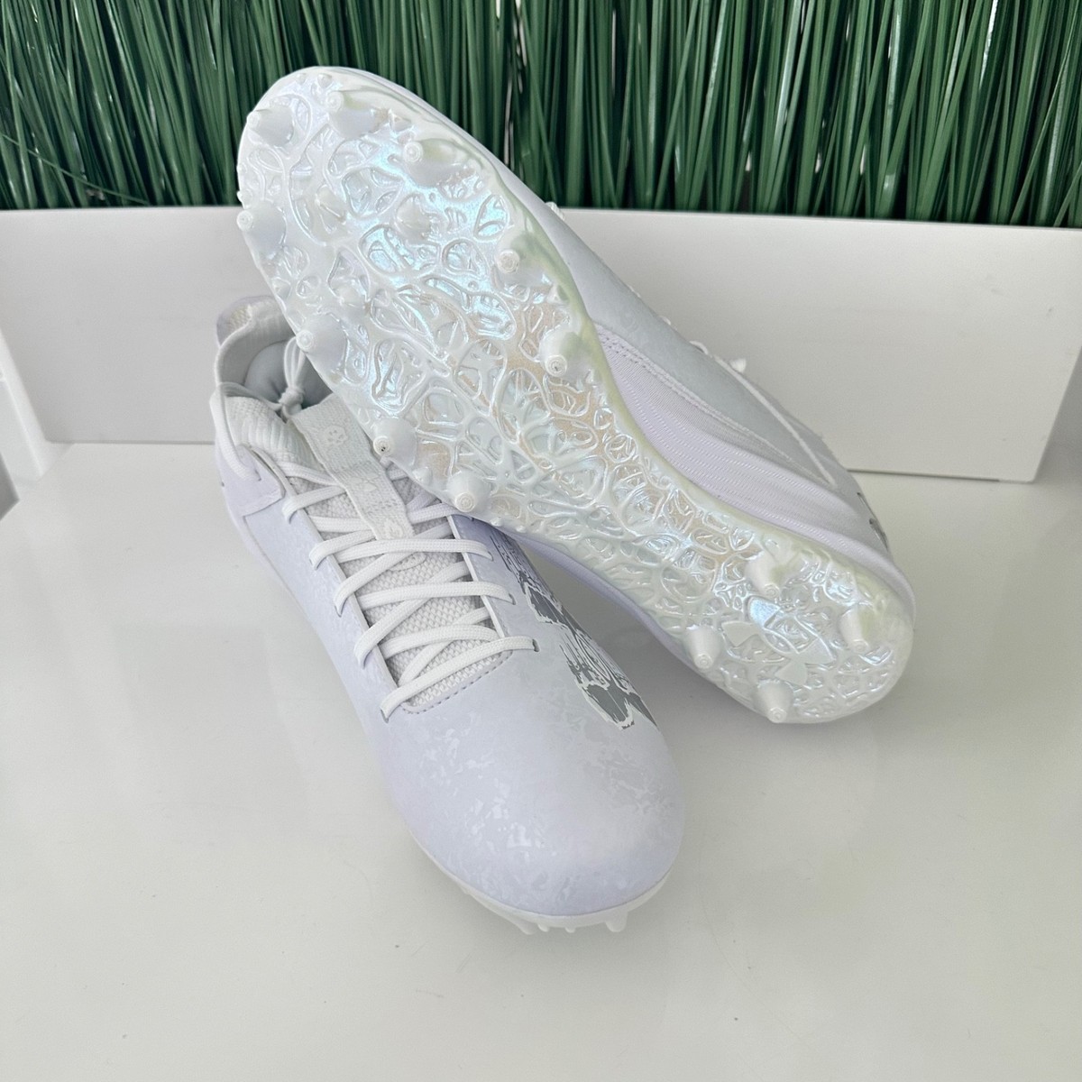 Under Armour Blur Smoke Suede 2.0 MC White Football Cleats 3027978-101 Size 14 Under Armour Blur Smoke Suede 2.0 MC Cleat main image 3
