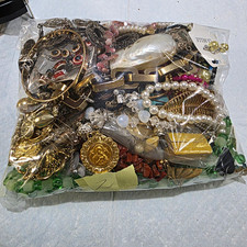 Mixed Costume Fashion Jewelry Lot   Necklaces Bracelets Earrings   4 LBS