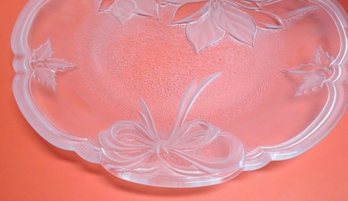 Home Bellissimo piatto da torta in vetro smerigliato Poinsettia 15" di Mikasa - Foto 4 di 5