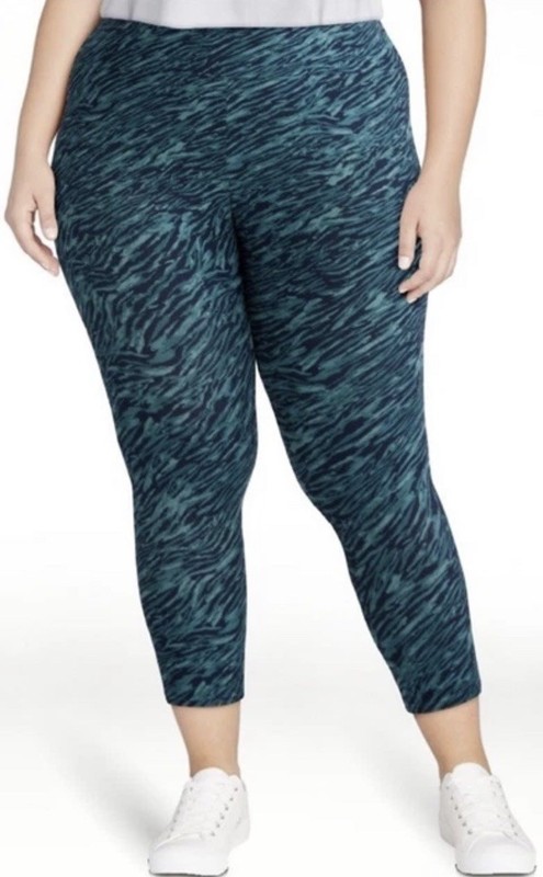 Terra & Sky Plus Size Dark Navy Animal Blue Capris Leggings Size 1X NWT
