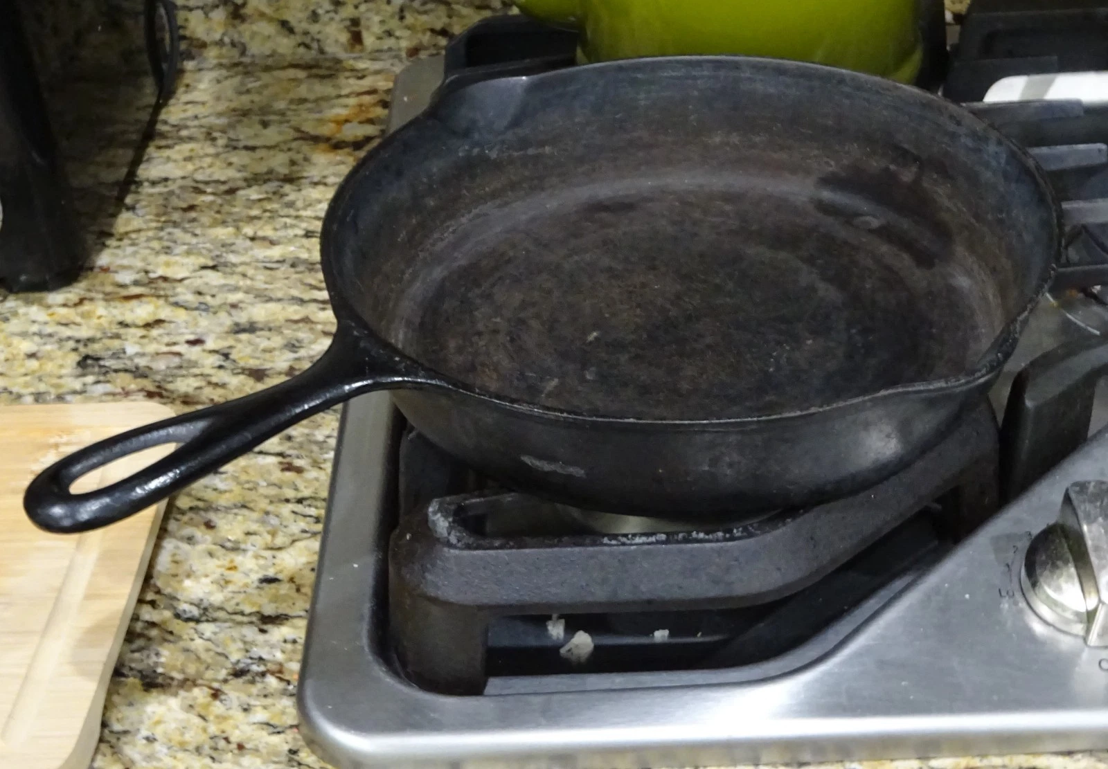 VTG Favorite Piqua Ware "Smiley Face" #8 Cast Iron Skillet Sits FLAT Heat Ring