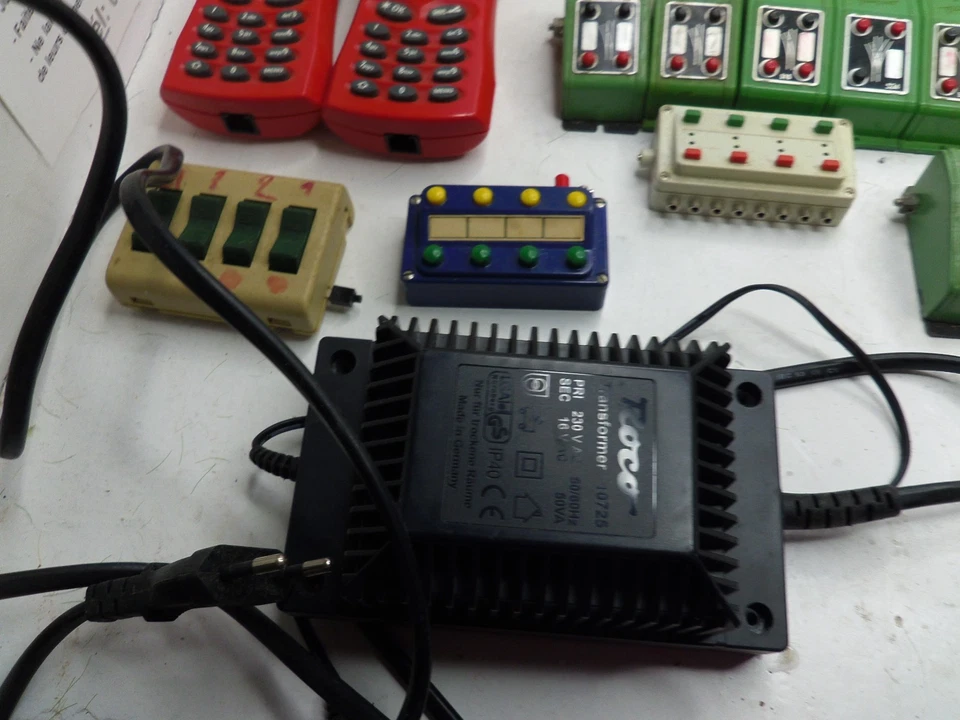 1/87 HO LOT ESU ROCO FLEISCHMANN SWITCH PILOT TRANSFORMATEUR BOITIER COMMANDE - Photo 2/4