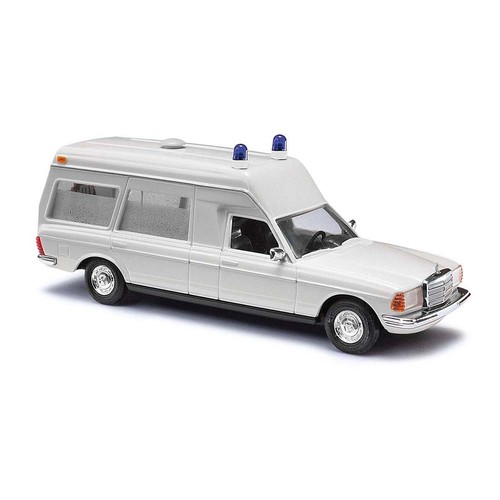 Ambulance Mercedes, En kit, Blanc - BUSCH 60221 - HO 1/87 | Condition: Neuf
