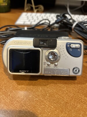 Sony Cybershot Digital Still Camera DSC- P2 MPEGMOVIE HQX Includes