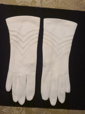 VINTAGE COTTON WHITE GLOVES 9.25'' LONG 2.75'' ACRSS TOP WITH  OPEN LACE V DESIGN 