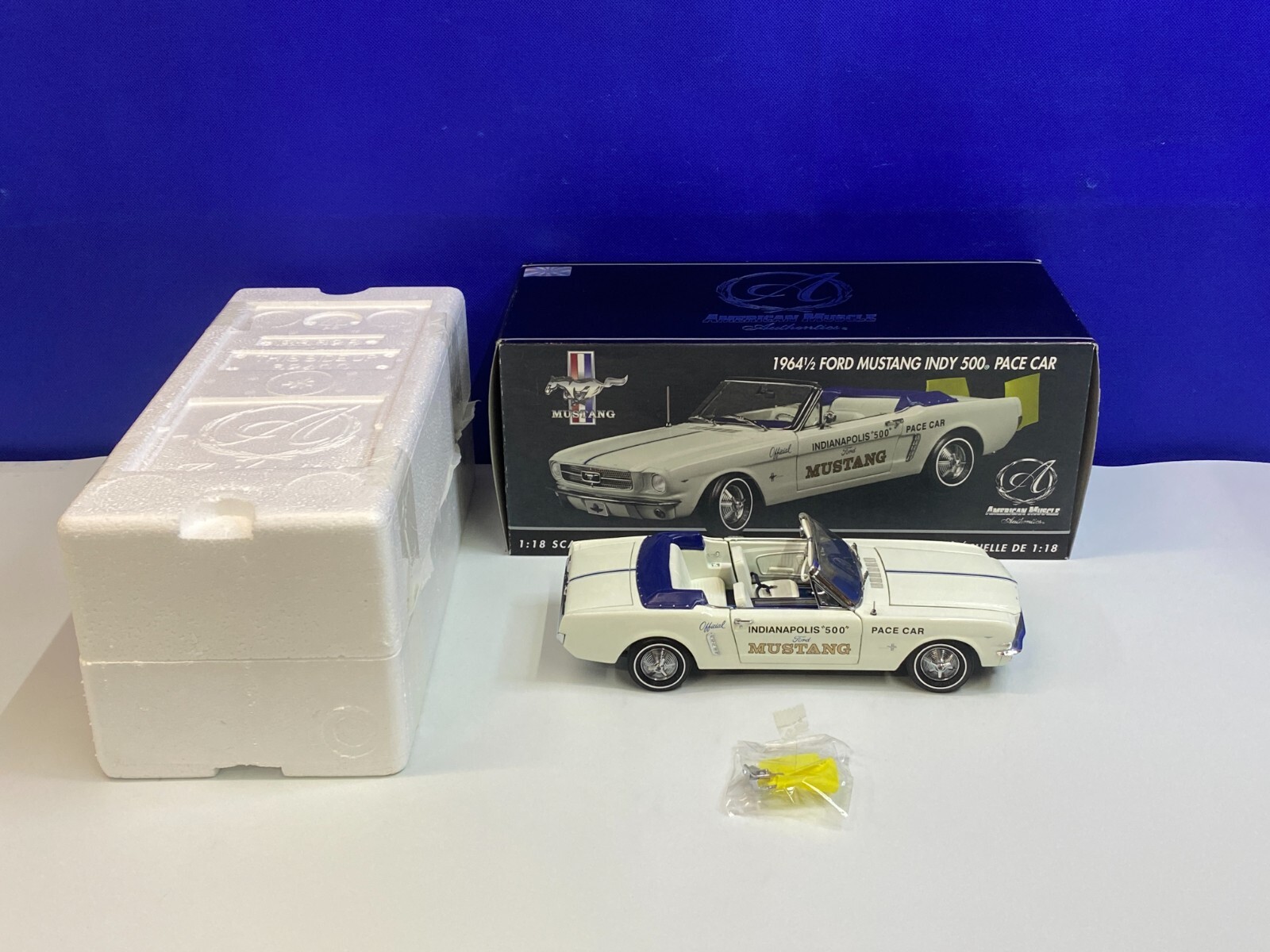 ERTL AMERICAN MUSCLE 1/18 1964 1/2 FORD MUSTANG INDY 500 PACE CAR VERY NICE !!