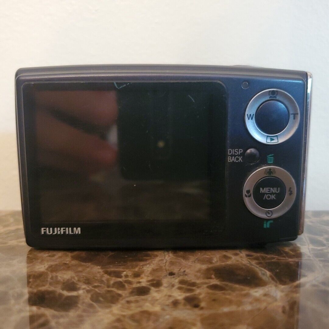 Fujifilm FinePix Z Series Z10fd 7.2MP Digital Camera Purple Fujifilm FinePix Z Series Z10fd 7.2MP Digital Camera Purple