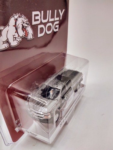 1:64 GREENLIGHT BULLY DOG 2018 CHEVROLET SILVERADO SILVER HOBBY EXCLUSIVE - 第 5/6 張圖片