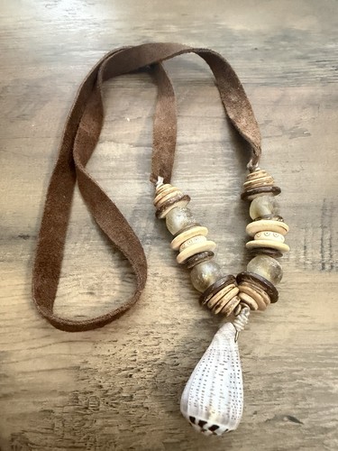 TWINE & TWIG Signed Leather Suede & Bead & Shell Pendant Necklace