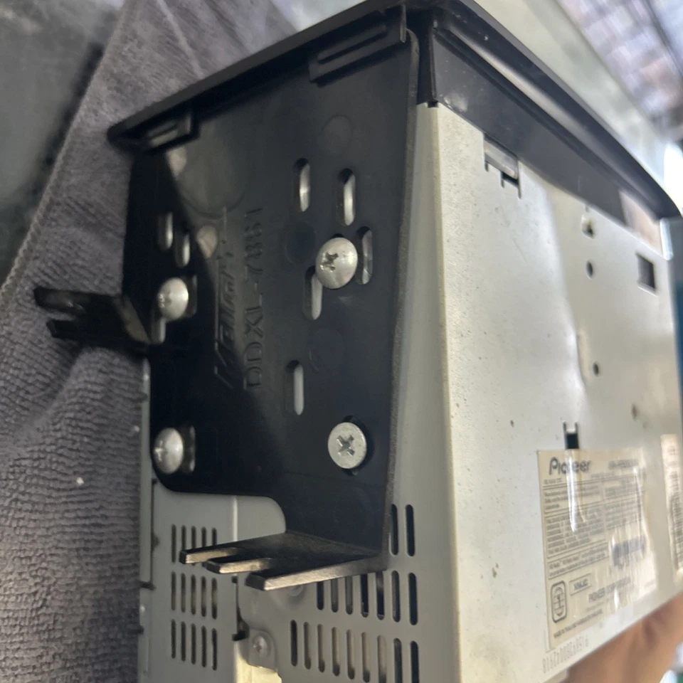 PIONEER AVH-P2300DVD TOUCHSCREEN CD DVD PLAYER RADIO STEREO - Image 4 of 4