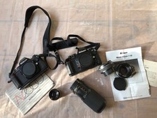 2 corpi macchina Nikon 2000 e 2020, 3 obiettivi, teleconvertitore, libretti