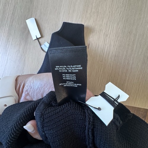 NUEVO Con Etiqueta Aritzia Babaton Negro Esculpido Tejido Profundo V Tanque Talla 2XL - Imagen 11 de 11