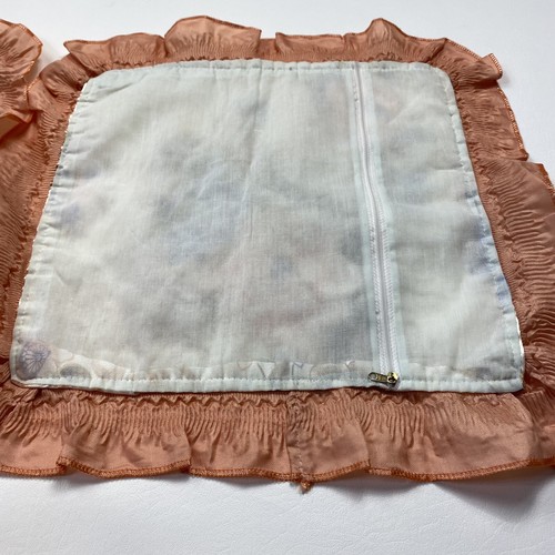 Vintage Satin Ruffled Pillow Shams 18 X 18” - 第 5/6 張圖片