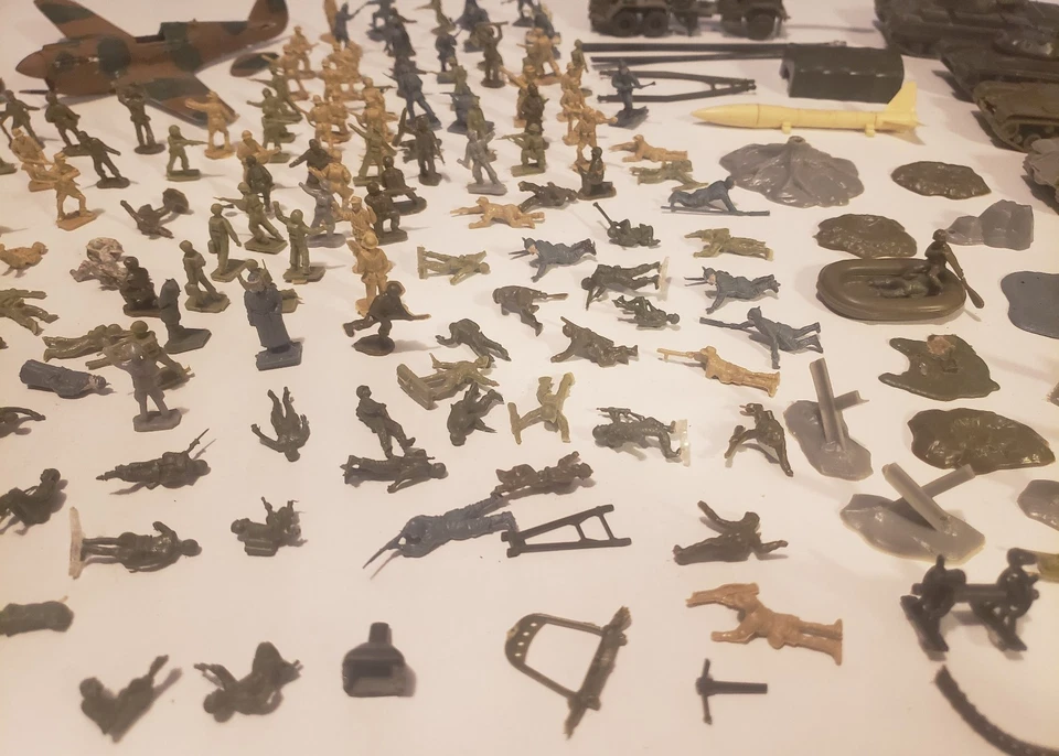 AURORA PLASTICS No. 339-200 ANZIO BEACH MODEL KIT WWII in ORGINAL BOX from 1968 - Image 4 of 4