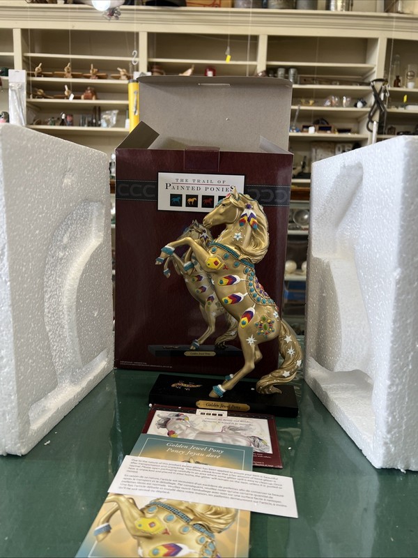Trail Of Painted Ponies Figurine Golden Jewel 1E0438 NIB never Displayed