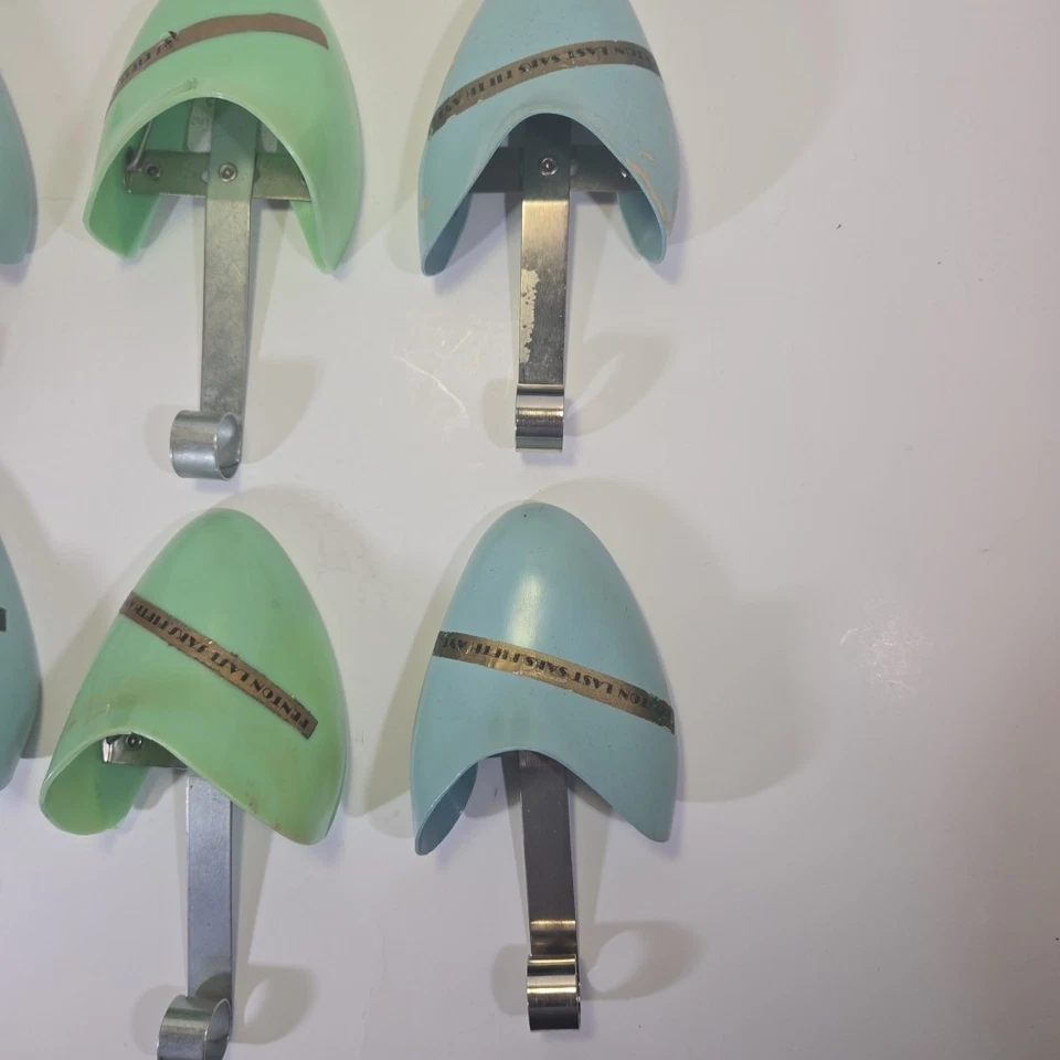 Vintage SAKS FIFTH AVENUE LADY SHOE FORMS Green & Blue Plastic & Metal - 3 Pairs - Image 4 of 4