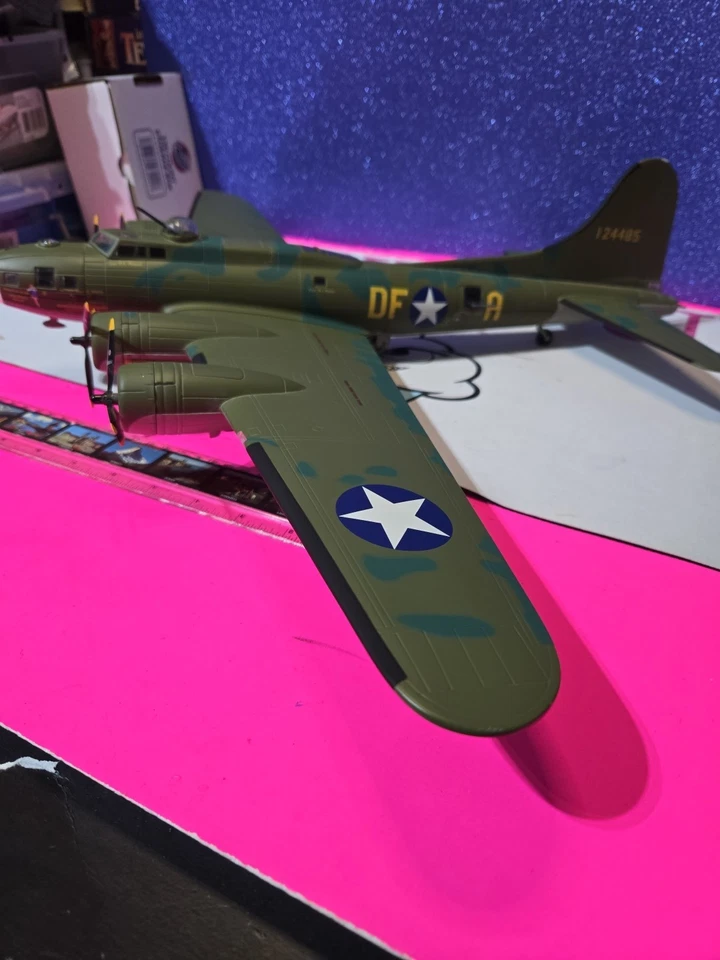 Franklin Mint Armour 1/48 B17 Bomber Flying Fortress ‘Memphis Belle’ RARE HTF - Image 2 of 4