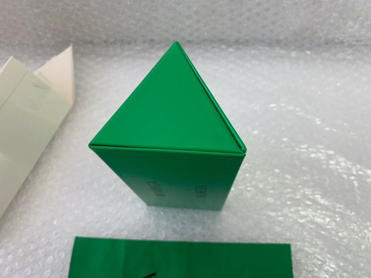 Brand new Bottega Veneta sunglasses. Box, glasses, cloth, papers. BOTTEGA VENETA Case Sunglasses Eyeglasses Green With  main image 2