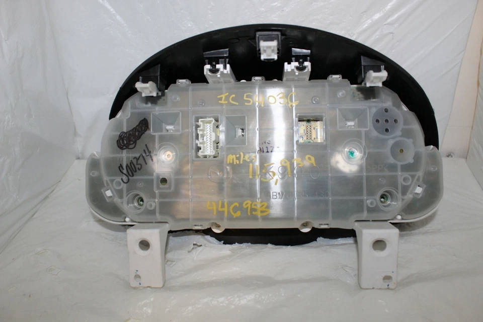 Cuadro de instrumentos velocímetro indicadores del panel de instrumentos Mazda 3 2010 2011 115.939 millas Foto 4 de 4