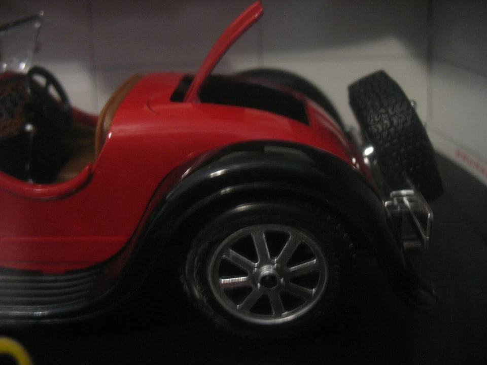 Bugatti  Type 55     ( 1932 )   Red and Black - Image 3 of 4