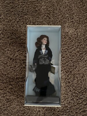 Franklin Mint 18  Porcelain Titanic Rose Doll. Blue Velvet Flying Scene.