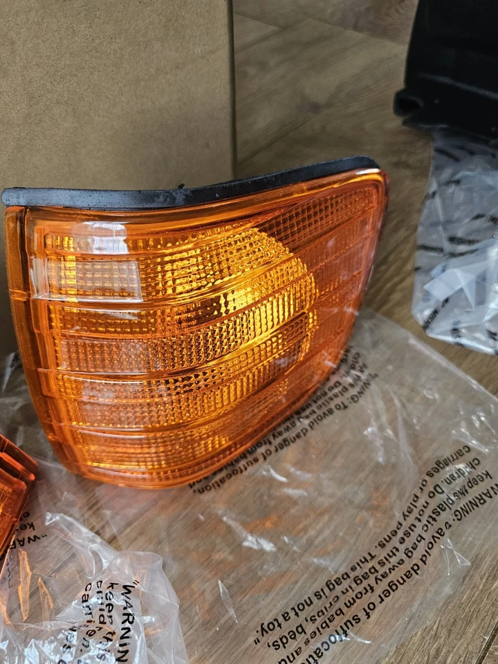 Mercedes Benz W116 Indicator Lamp Light Right LEFT Side Front SET - Image 4 of 4