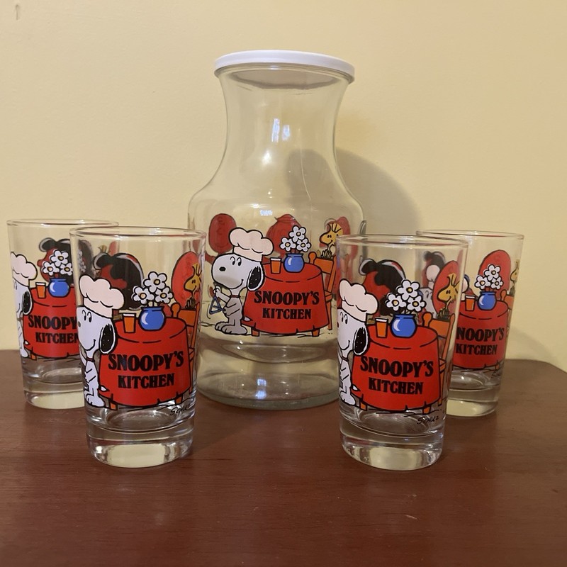 Vintage Set Snoopy's Kitchen Carafe With Lid And 4 Glasses, Peanuts-Made in USA