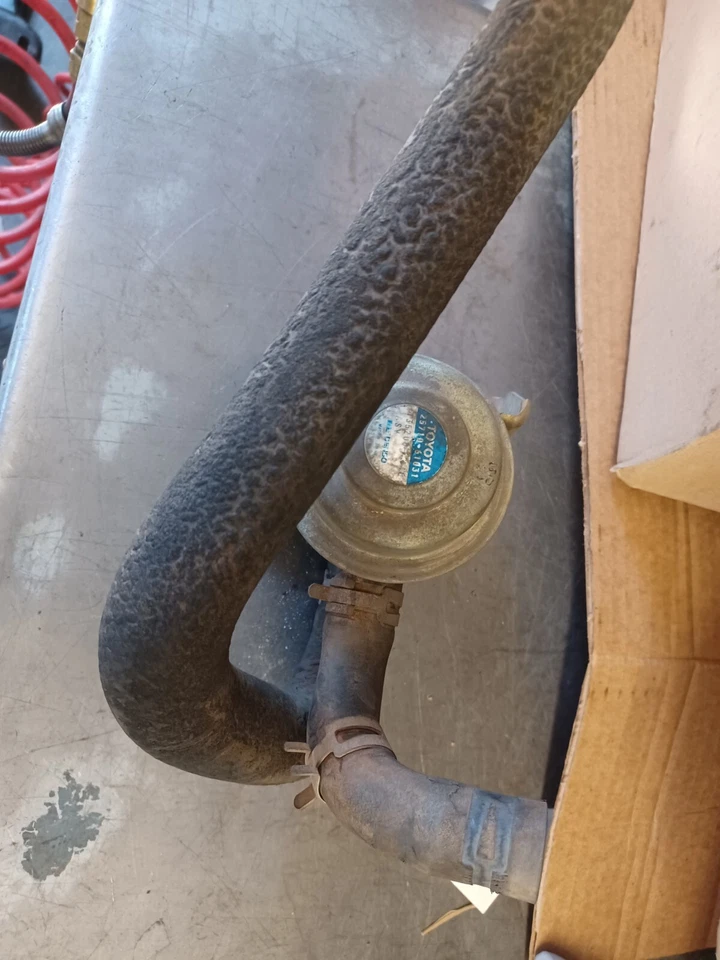 Válvula de conmutación de vacío Toyota Land Cruiser FJ80 1991-1992 3FE 25710-61031  Foto 2 de 4