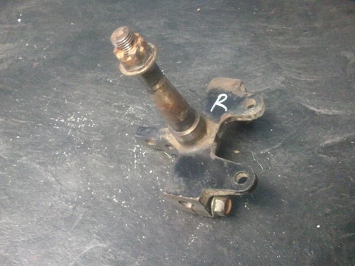 KNUCKLE, STEERING RH